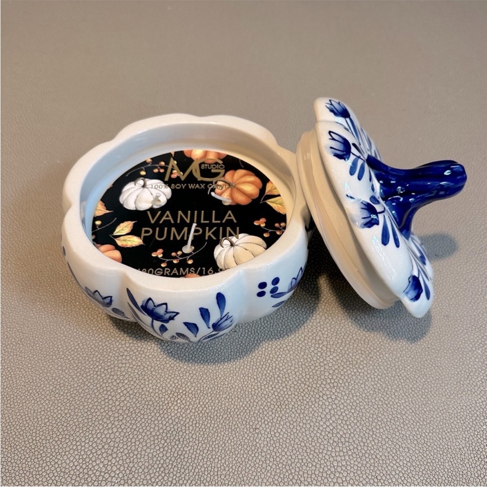 Charming Blue and White Ceramic Pumpkin Candle Decor New Vanilla Pumpkin Scent - Picture 2 of 2